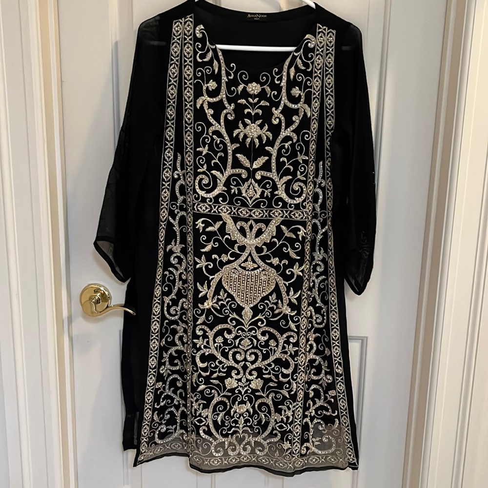 Jessica Howard Black Embroidered Beaded Tunic Top